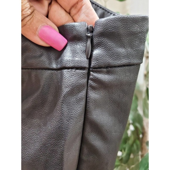Iris Los Angeles Women's Black Faux Leather Skater Wrap Skirt Size Large - Picture 3 of 16
